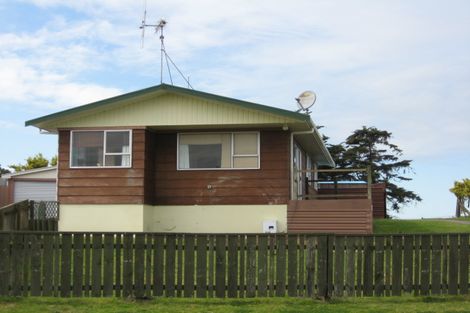 Photo of property in 37 Karyn Street, Castlecliff, Whanganui, 4501