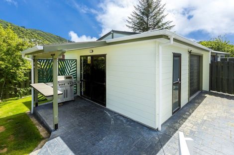 Photo of property in 42 Delaware Grove, Totara Park, Upper Hutt, 5018