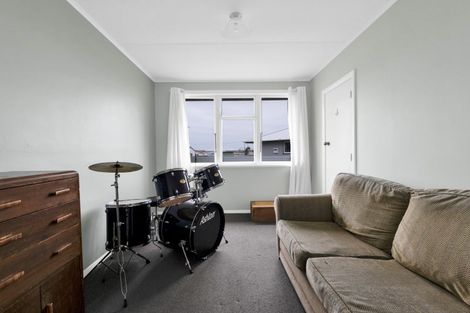 Photo of property in 3 Sutton Place, Hawera, 4610