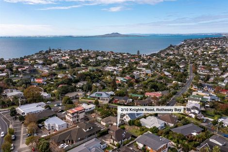 Photo of property in 2/10 Knights Road, Rothesay Bay, Auckland, 0630
