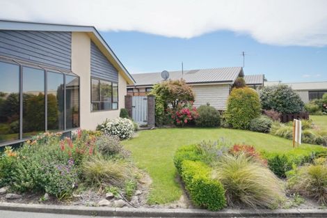 Photo of property in 28 Coates Place, Rangiora, 7400