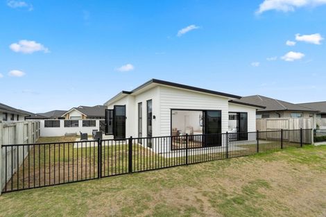 Photo of property in 19 Harding Drive, Papamoa Beach, Papamoa, 3118
