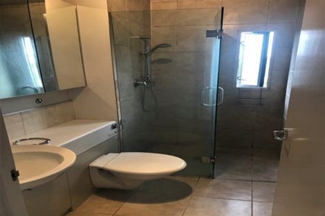 Photo of property in 8g Arotau Place, Grafton, Auckland, 1023