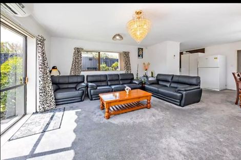 Photo of property in 2/69 Victoria Road, Papatoetoe, Auckland, 2025