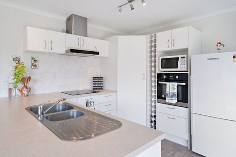 Photo of property in 42 Bellville Drive, Clendon Park, Auckland, 2103