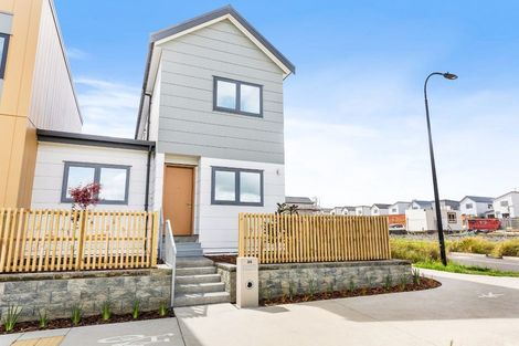 Photo of property in 35 Otuwairoa Esplanade, Opaheke, 2113