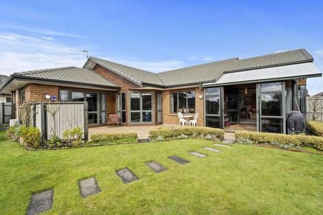 Photo of property in 17 Greenwood Place, Fitzherbert, Palmerston North, 4410