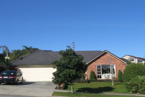 Photo of property in 80 Moyrus Crescent, East Tamaki Heights, Auckland, 2016