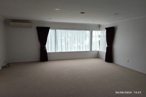 Photo of property in 2/28 Carnoustie Drive, Wattle Downs, Auckland, 2103