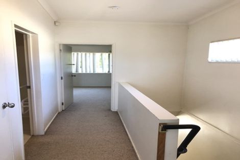 Photo of property in 10 Brashier Circle, Sunnyvale, Auckland, 0612