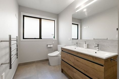 Photo of property in 32 Hugo Shaw Drive, Cambridge, 3434
