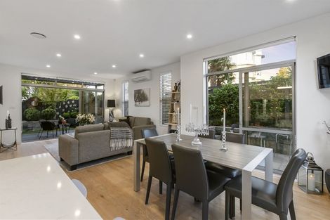 Photo of property in 14a Sylvan Park Avenue, Milford, Auckland, 0620