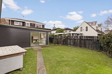 Photo of property in 1/6 Mcleod Road, Weymouth, Auckland, 2103