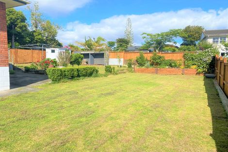 Photo of property in 25 Borrowdace Avenue, Botany Downs, Auckland, 2010