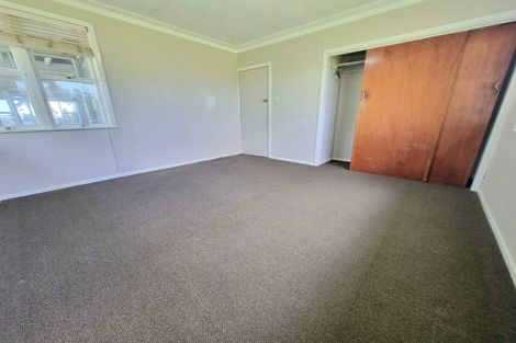 Photo of property in 2 Martin Place, Kelston, Auckland, 0602