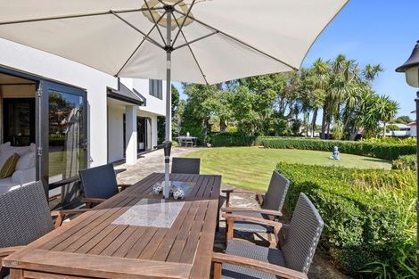 Photo of property in 7 Taylor Place, Merrilands, New Plymouth, 4312