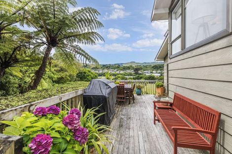 Photo of property in 14 Mckeefry Grove, Tawa, Wellington, 5028