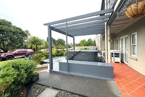 Photo of property in 2 Leneford Drive, East Tamaki, Auckland, 2013