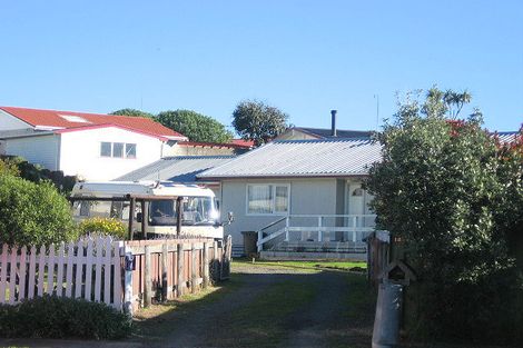 Photo of property in 12 Colenso Place, Otaki Beach, Otaki, 5512