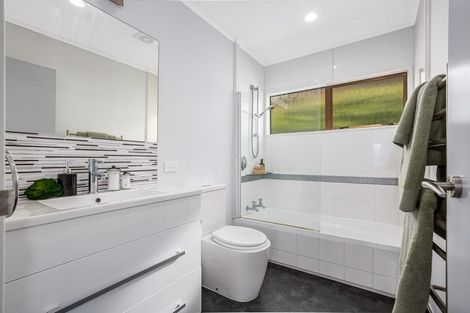 Photo of property in 6 Shackle Lane, Whitby, Porirua, 5024