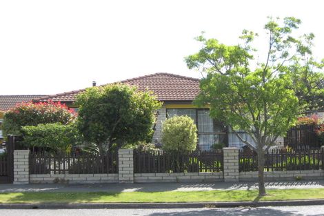 Photo of property in 2/71 Royal Park Drive, Parklands, Christchurch, 8083