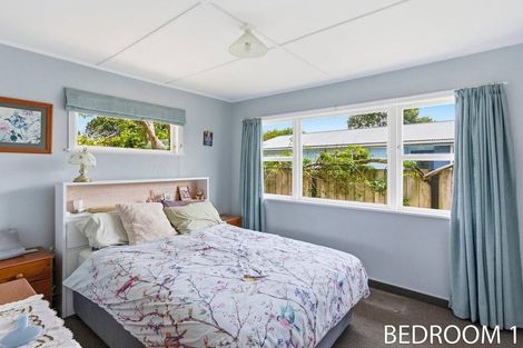 Photo of property in 17 Walton Road, Paraparaumu Beach, Paraparaumu, 5032