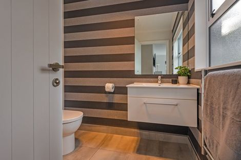 Photo of property in 4 D'urville Place, Kelvin Grove, Palmerston North, 4414