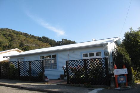 Photo of property in 21 Lincoln Street, Picton, 7220