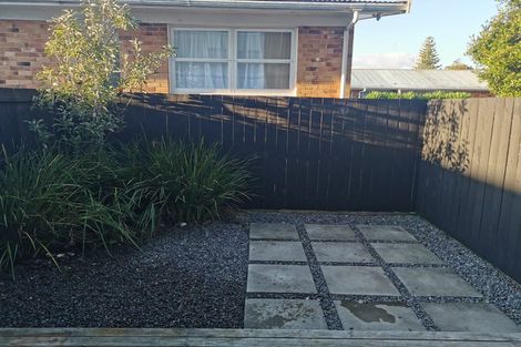 Photo of property in 4/30 West Coast Road, Glen Eden, Auckland, 0602