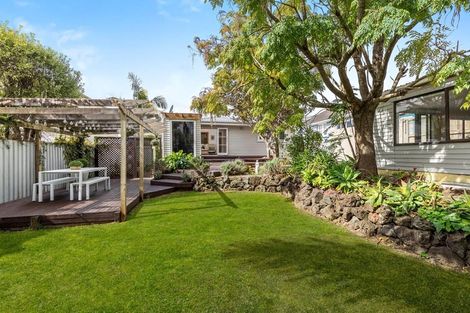 Photo of property in 10 Maranui Avenue, Point Chevalier, Auckland, 1022