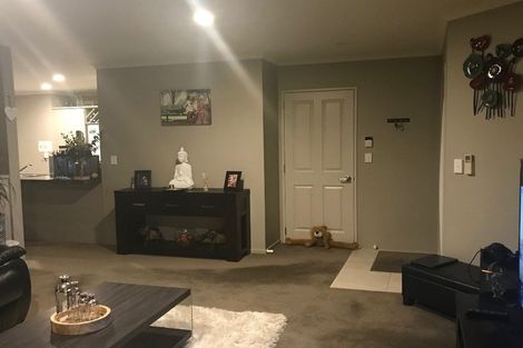 Photo of property in 22 Percy Kinsman Crescent, Riverstone Terraces, Upper Hutt, 5018