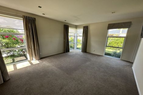 Photo of property in 6 Federer Lane, Bishopdale, Christchurch, 8053