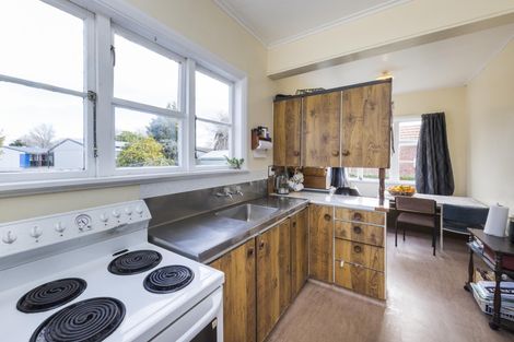 Photo of property in 77 Savage Crescent, West End, Palmerston North, 4412