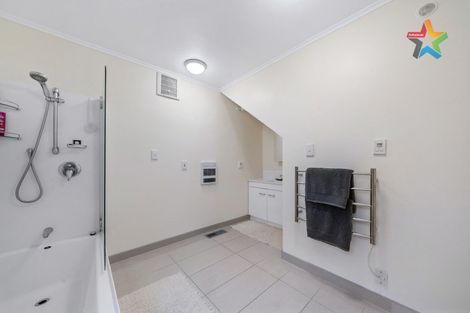 Photo of property in 14 Maungaraki Road, Korokoro, Lower Hutt, 5012