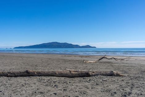 Photo of property in 279 Peka Peka Road, Peka Peka, Waikanae, 5391