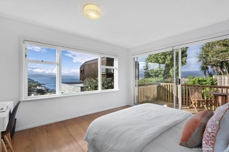 Photo of property in 92 Nevay Road, Karaka Bays, Wellington, 6022