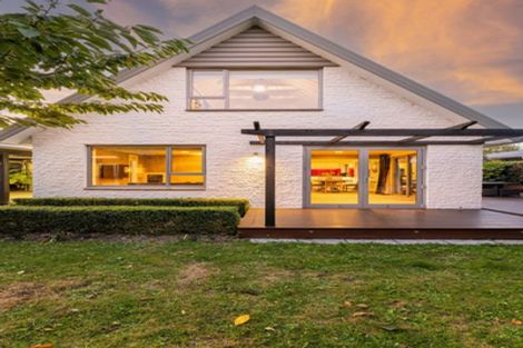 Photo of property in 2/52 Crofton Road, Harewood, Christchurch, 8051