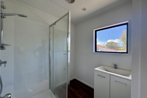 Photo of property in 14a Warrington Grove, Newlands, Wellington, 6037