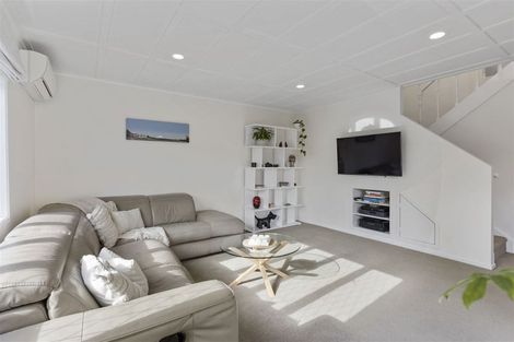 Photo of property in 22b Church Street, Northcote Point, Auckland, 0627