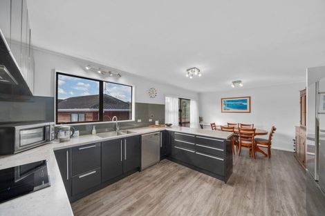 Photo of property in 6 Wantwood Grove, Churton Park, Wellington, 6037