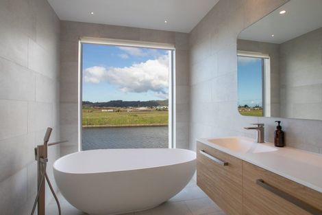 Photo of property in 16 Ngaroma Crescent, Whitianga, 3510