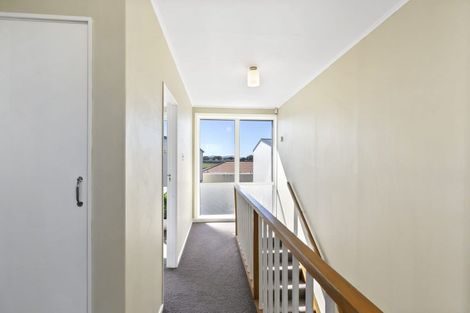 Photo of property in 2/55 Apu Crescent, Lyall Bay, Wellington, 6022