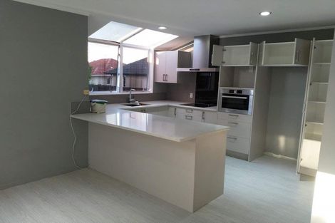 Photo of property in 2/61 Greenslade Crescent, Northcote, Auckland, 0627