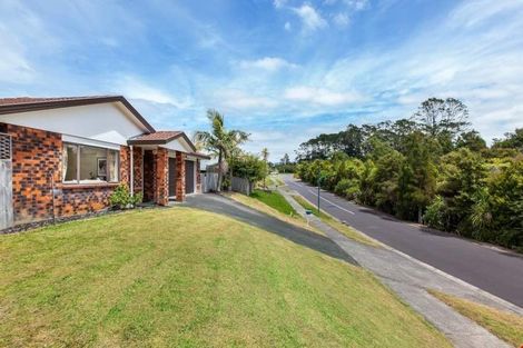Photo of property in 28 Brookwood Drive, Henderson, Auckland, 0612