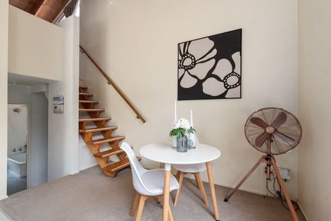 Photo of property in 4a Lavery Place, Sunnynook, Auckland, 0632