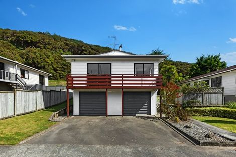 Photo of property in 58 Albatross Close, Whitby, Porirua, 5024