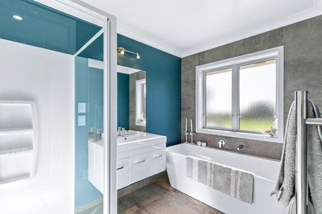 Photo of property in 76 Pohutukawa Drive, Levin, 5571