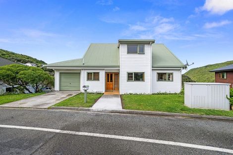 Photo of property in 1 Frobisher Street, Island Bay, Wellington, 6023