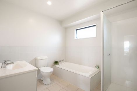 Photo of property in 17/22 Northcross Drive, Oteha, Auckland, 0632