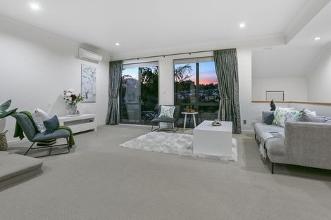 Photo of property in 23 Trotting Terrace, Fairview Heights, Auckland, 0632